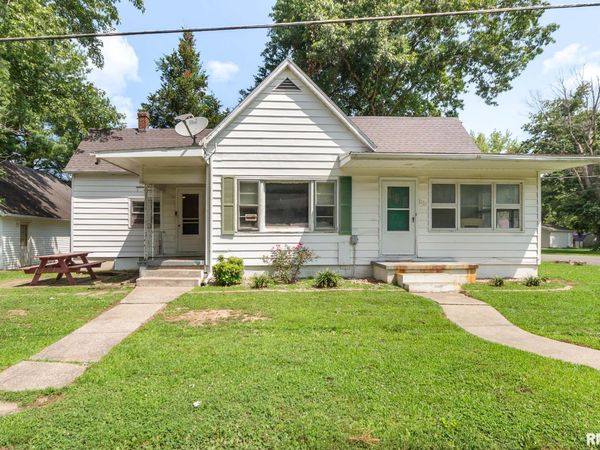1017 E BOND Street, Herrin, IL 62948