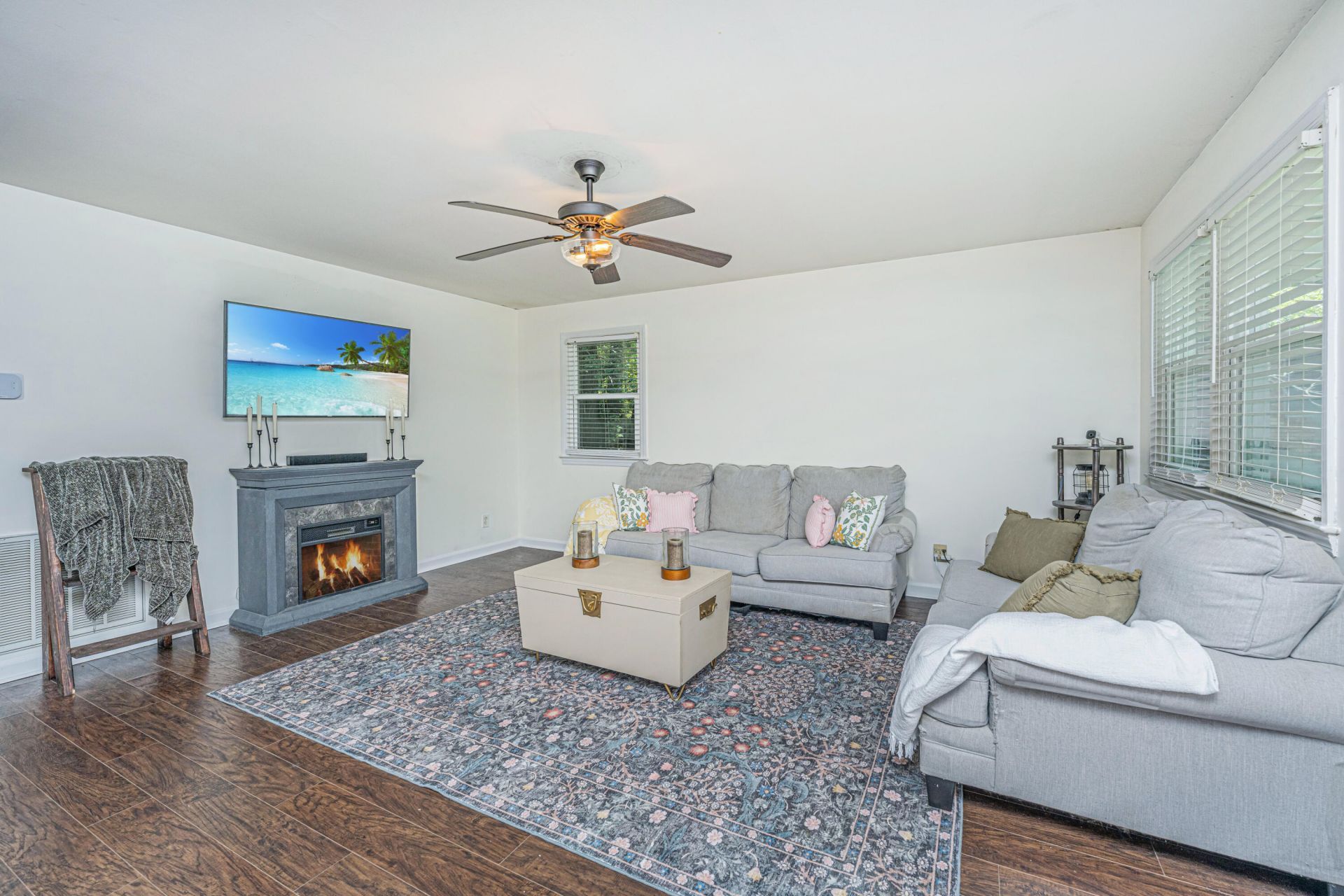 118 N Winter Street Photo 5