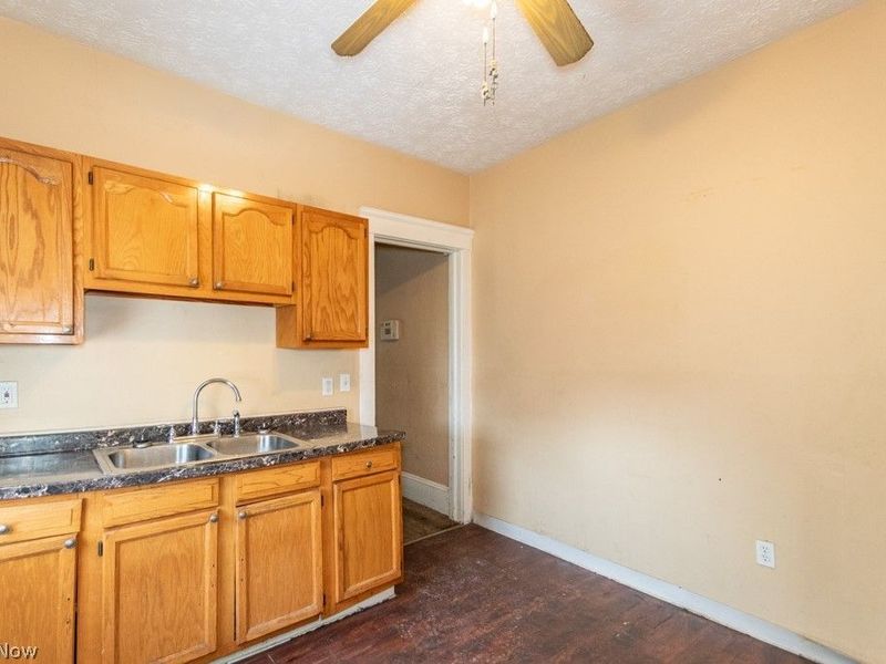 10401 Olivet Avenue, Cleveland, OH 44108 Photo 6