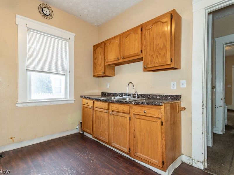 10401 Olivet Avenue, Cleveland, OH 44108 Photo 7