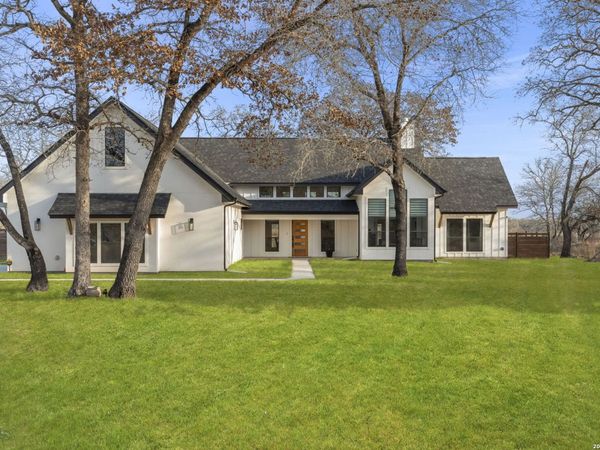 200 OAK FIELDS DR, Floresville, TX 78114