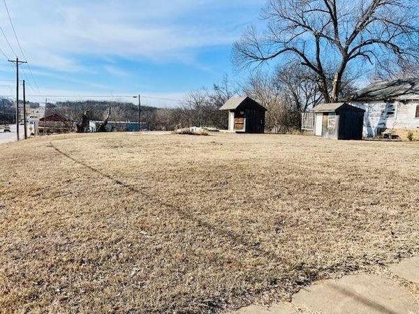 120 E Chicago Avenue, Yale, OK 74085