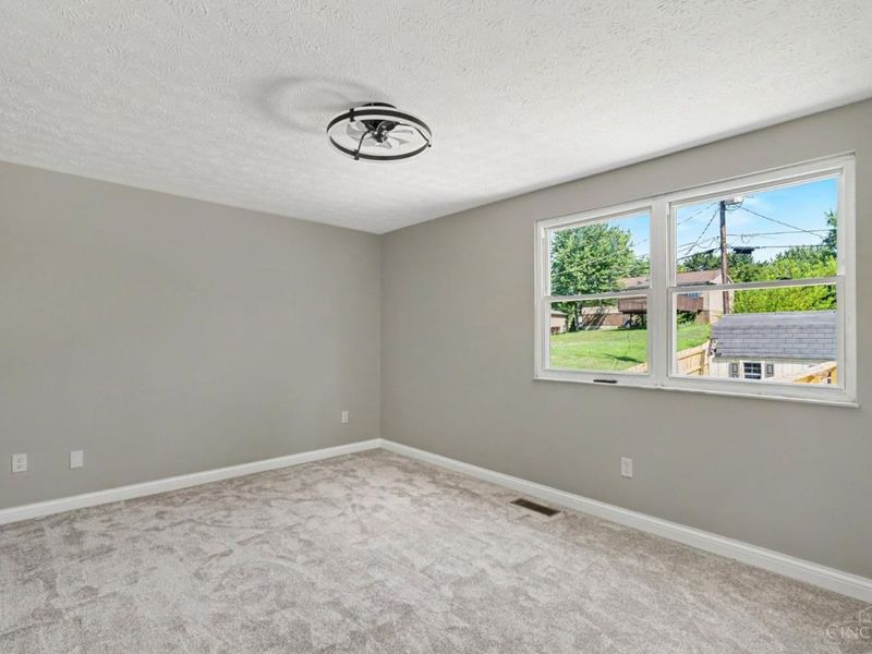 1492 Kingsbury Drive, Forest Park, OH 45240 Photo 13