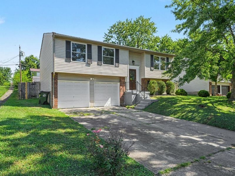 1492 Kingsbury Drive, Forest Park, OH 45240 Photo 3