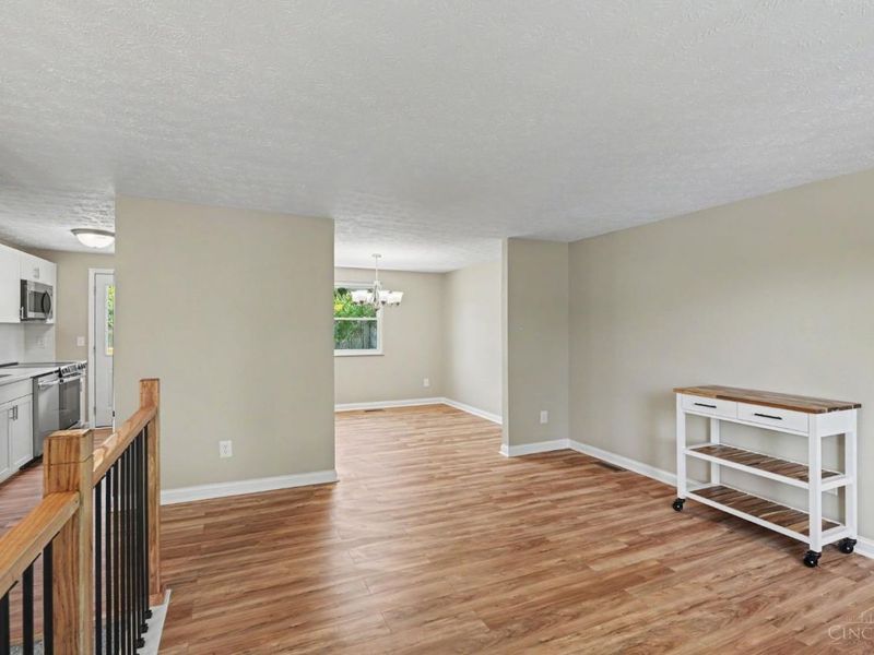 1492 Kingsbury Drive, Forest Park, OH 45240 Photo 6