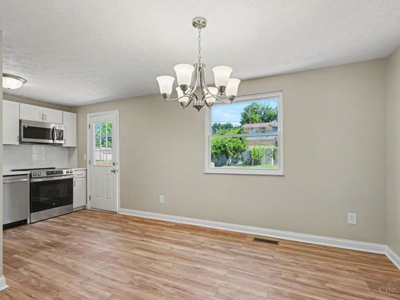 1492 Kingsbury Drive, Forest Park, OH 45240 Photo 9