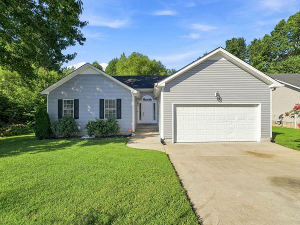 1672 Parkside Dr , Clarksville, TN 37042