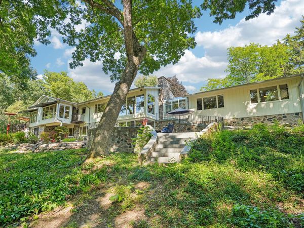 W335N5421 Wedgewood Dr, Merton, WI 53058