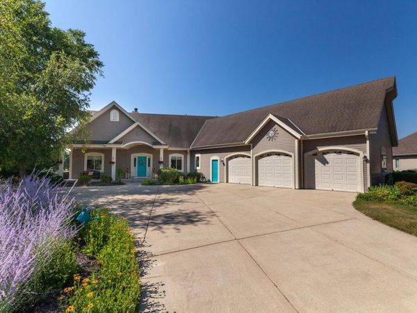 387 Still Water Ct, Dousman, WI 53118