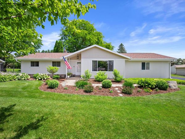 1420 Mount Ln, Richfield, WI 53033
