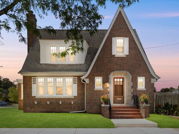 2305 71st St, Kenosha, WI 53143