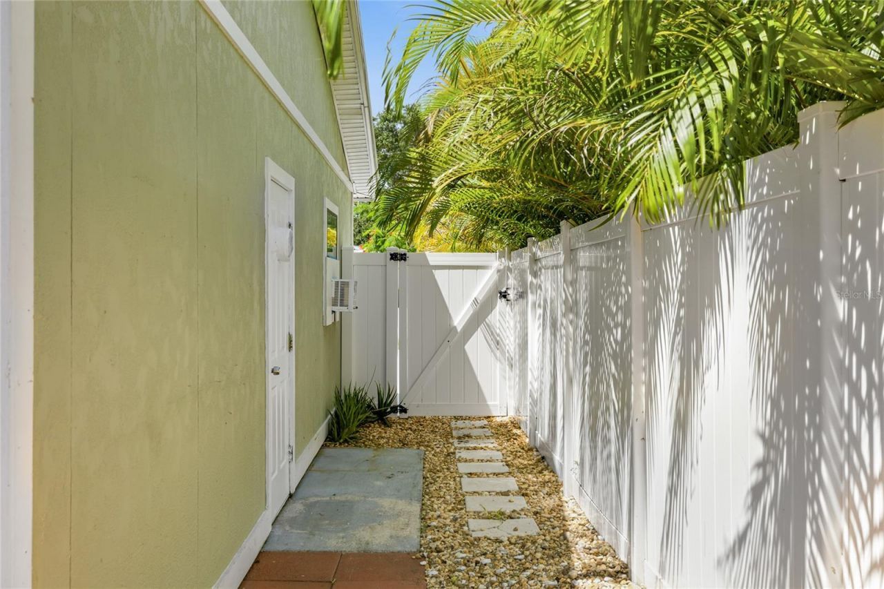 2324 Temple Street, Sarasota, FL 34239 Photo