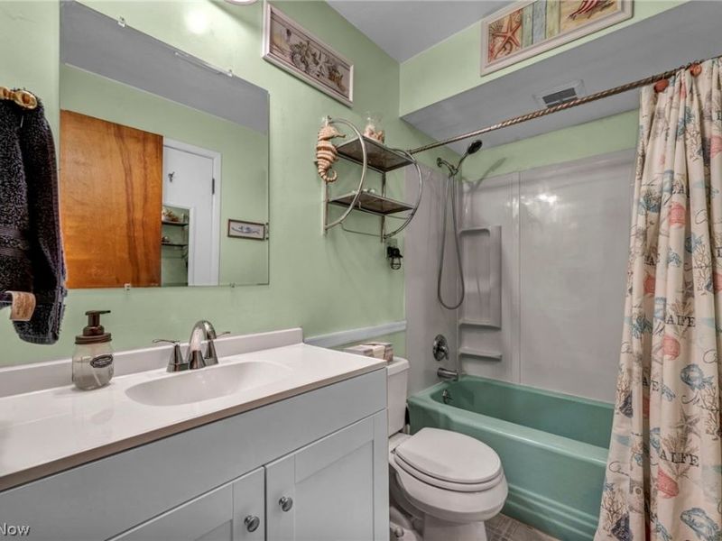 6033 Stearns Road, North Olmsted, OH 44070 Photo 26