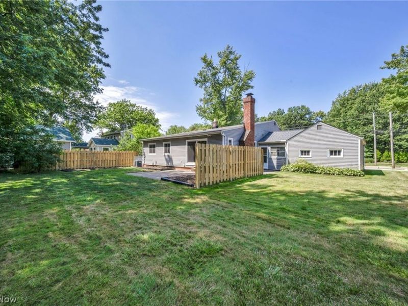 6033 Stearns Road, North Olmsted, OH 44070 Photo 4