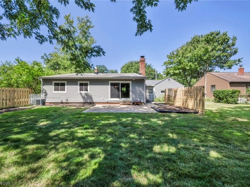 6033 Stearns Road, North Olmsted, OH 44070 Photo 5