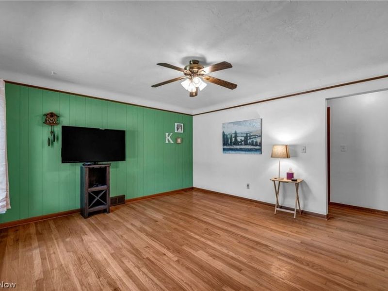6033 Stearns Road, North Olmsted, OH 44070 Photo 8