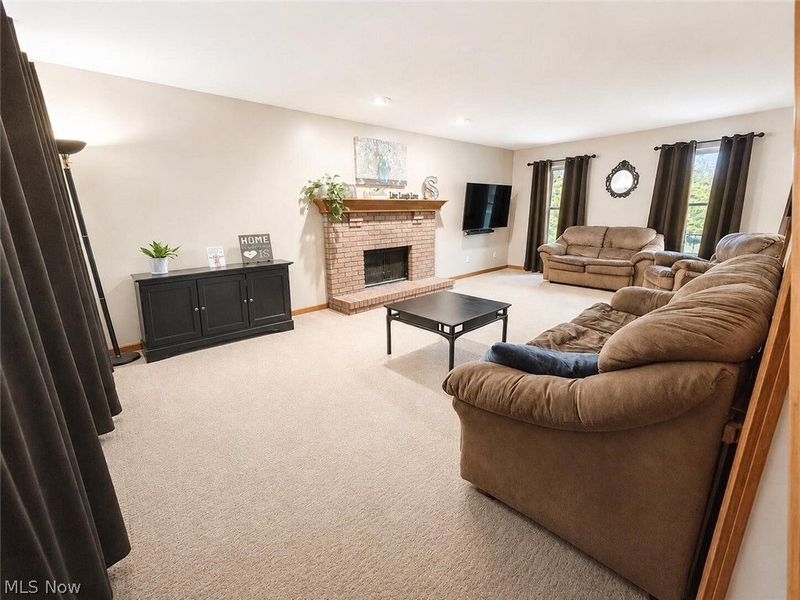 11227 William Penn Avenue NE, Hartville, OH 44632 Photo 2