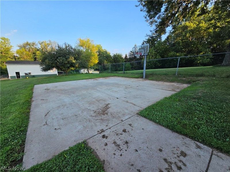 11227 William Penn Avenue NE, Hartville, OH 44632 Photo 22