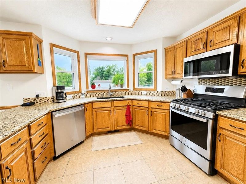 11227 William Penn Avenue NE, Hartville, OH 44632 Photo 8