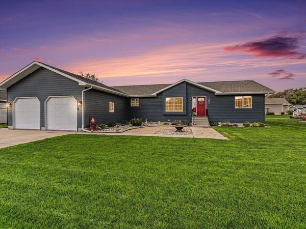 1583 Brandon Dr, Vermillion, SD 57069