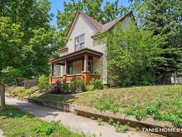 1121 Baxter Street SE, Grand Rapids, MI 49506