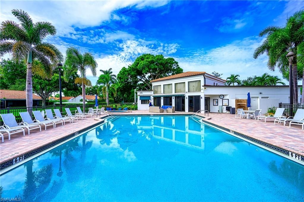 583 Beachwalk Cir, Unit Q-101, Naples, FL 34108 Photo