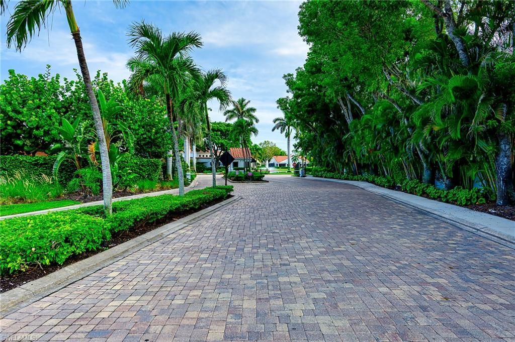 583 Beachwalk Cir, Unit Q-101, Naples, FL 34108 Photo