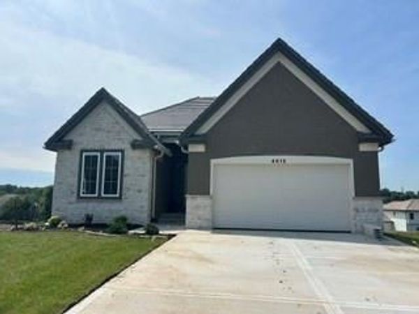 4012 NE Chapel Ridge Place, Lee's Summit, MO 64064