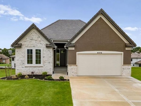 4012 NE Chapel Ridge Place, Lee's Summit, MO 64064