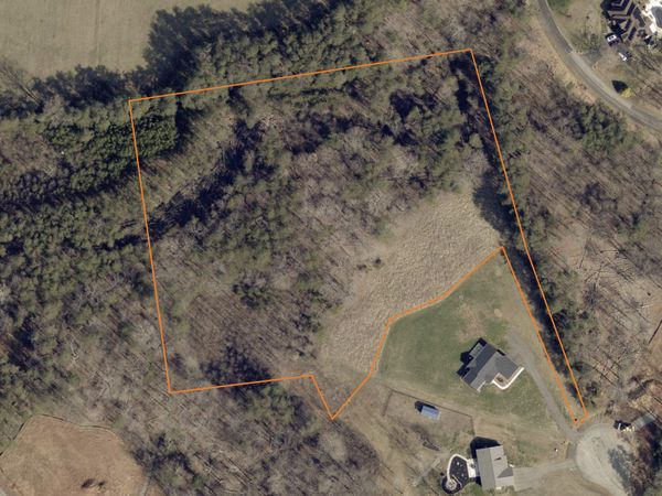 9 BELVIOR CIR, Moneta, VA 24121
