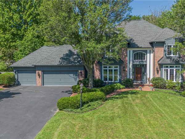 15 Vineyard Hill, Fairport, NY 14450