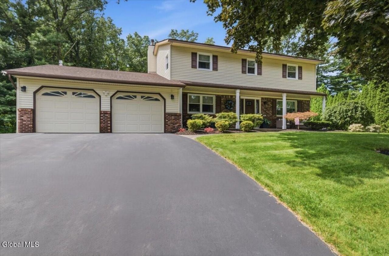 32 Pebble Beach Drive, Clifton Park, NY 12065 Main Photo