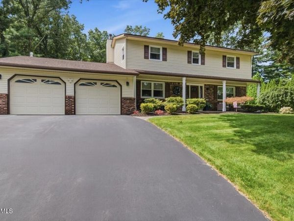 32 Pebble Beach Drive, Clifton Park, NY 12065
