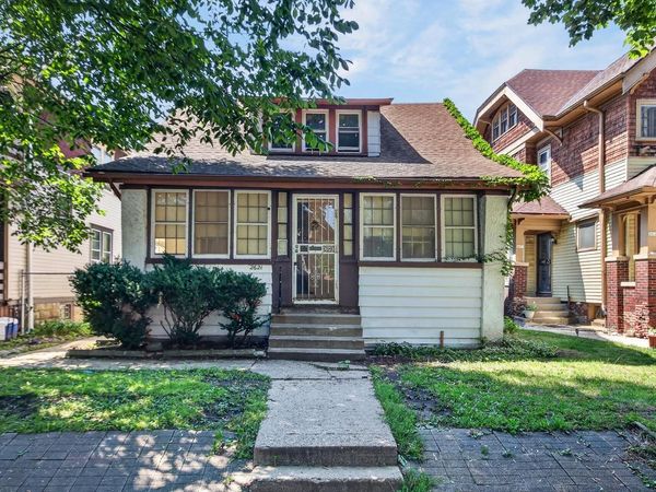 2621 N 49th STREET, Milwaukee, WI 53210