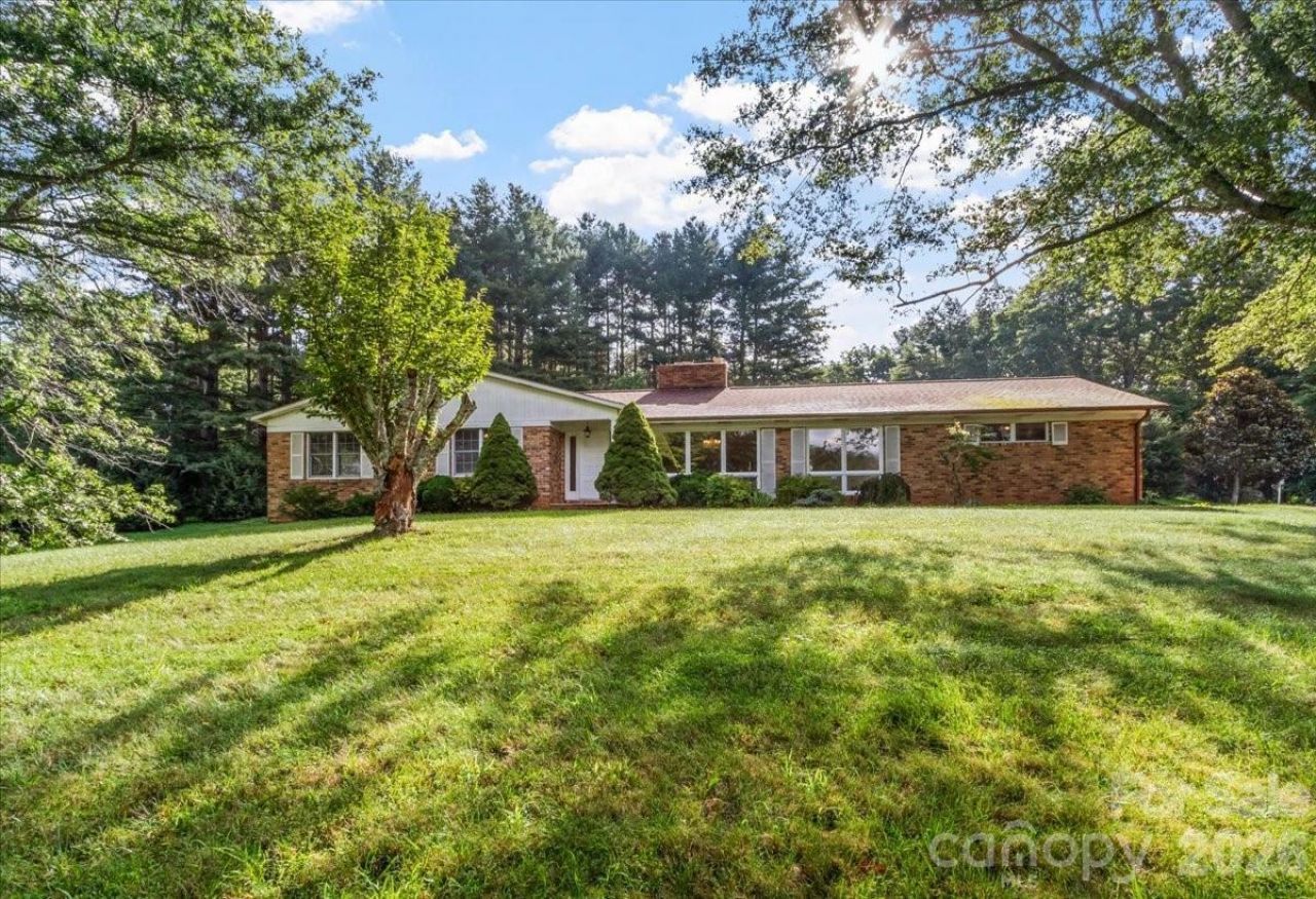 235 Rolling Ridge Loop, Burnsville, NC 28714 Main Photo