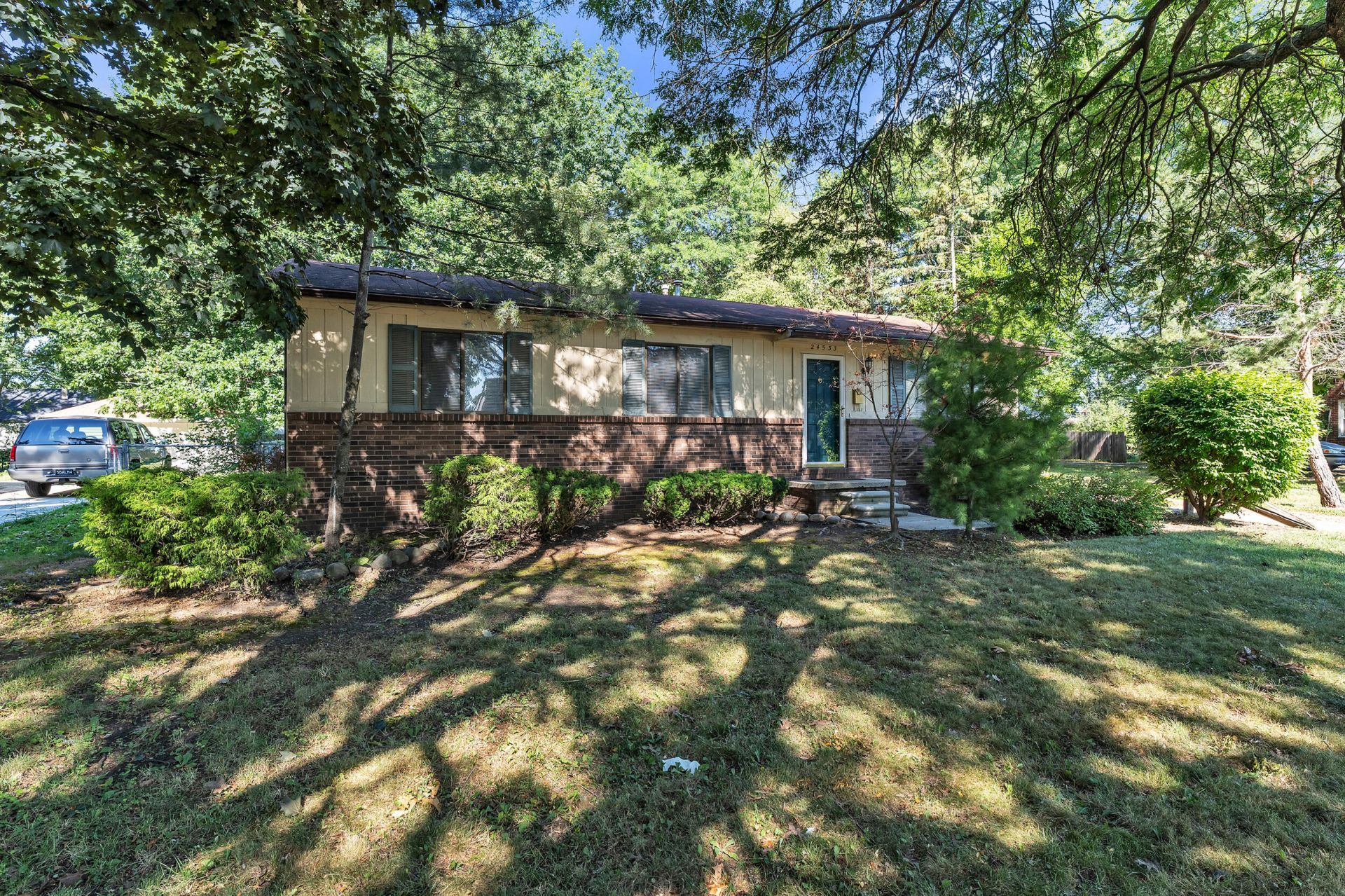 24533 Grove Avenue, Eastpointe, MI 48021 Main Photo
