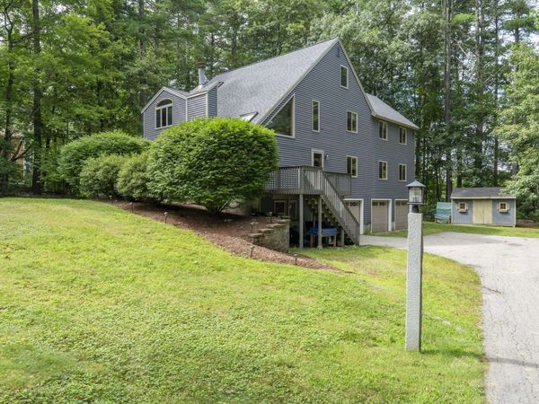 8 Seasons Lane, Londonderry, NH 03053