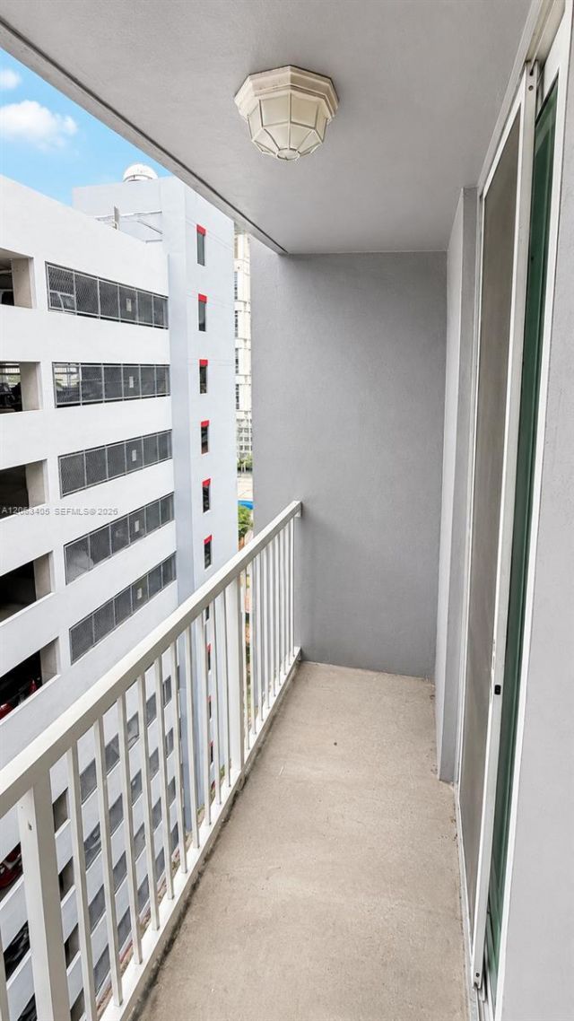 104 SW 9th St, Unit 1403, Miami, FL 33130 Photo