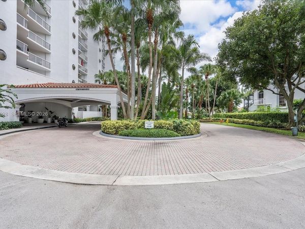 3610 Yacht Club Dr, Unit 1114, Aventura, FL 33180