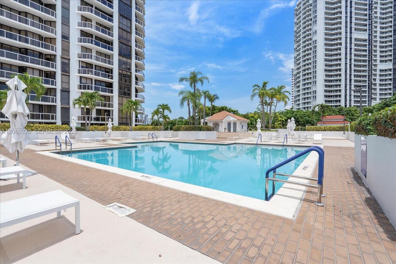 3610 Yacht Club Dr, Unit 1114, Aventura, FL 33180 Photo
