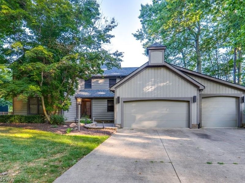 8458 Barbara Drive, Mentor, OH 44060 Photo 2