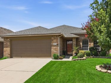 8845 Golden Sunset Trail, Fort Worth, TX 76244