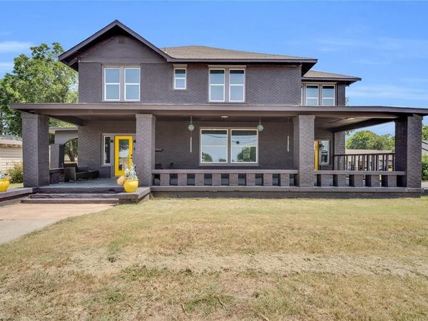 805 E Wise Street , Bowie, TX 76230