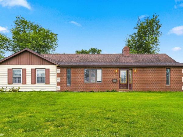 14 Edgeland Drive, Marshalltown, IA 50158