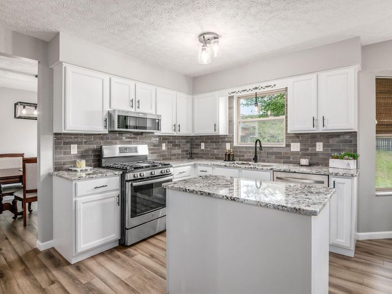206 Oxford Drive SW, Pataskala, OH 43062 Photo 6