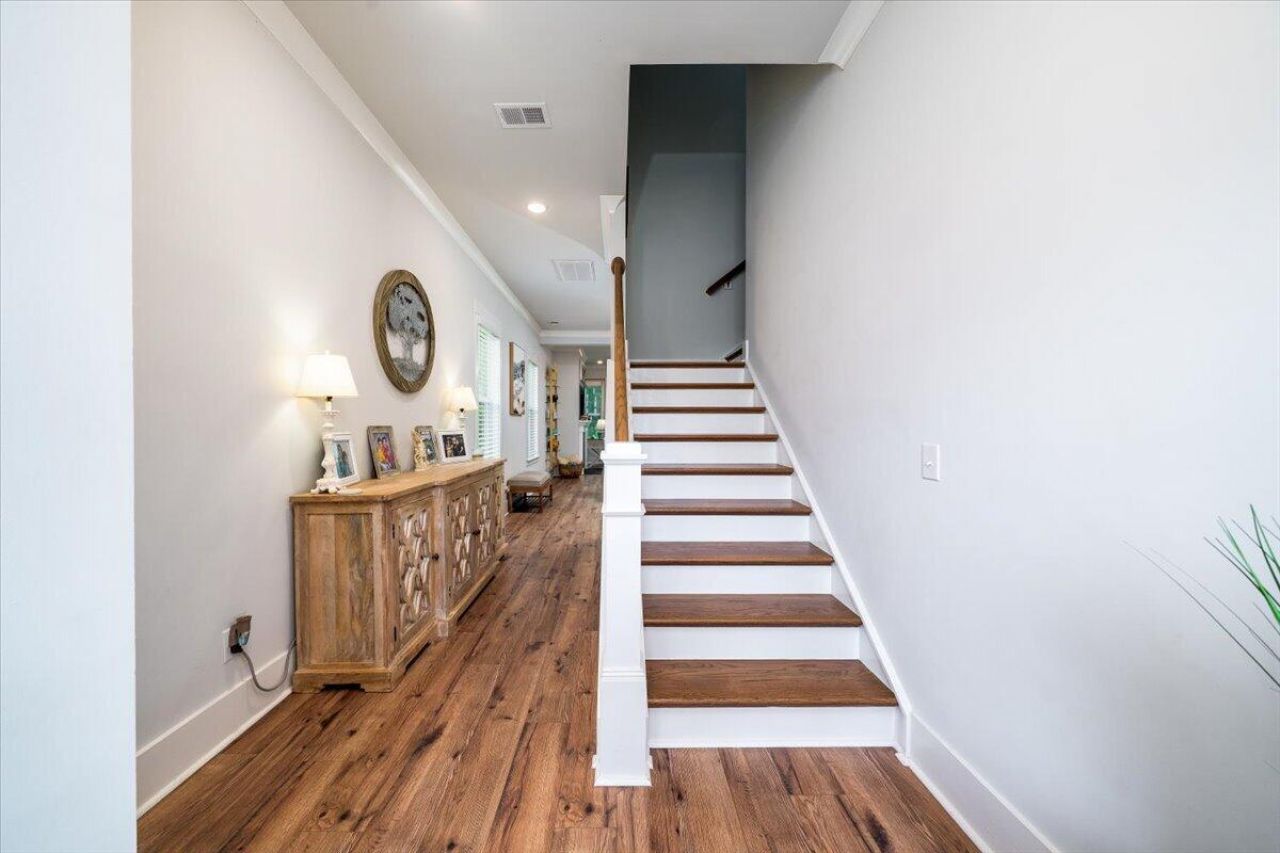 606 White Cap Court Photo 4