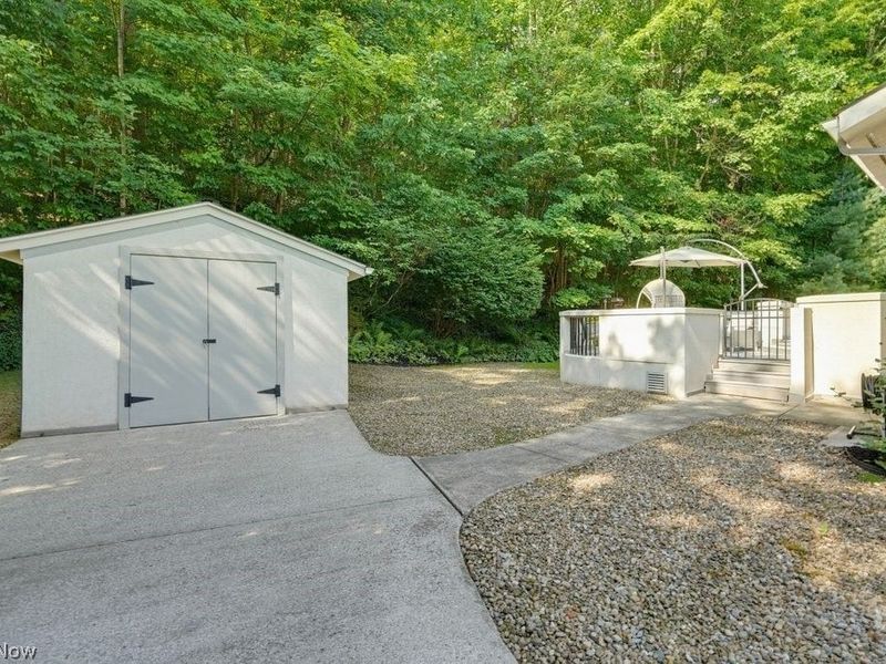 2596 Dodd Road, Willoughby Hills, OH 44094 Photo 43