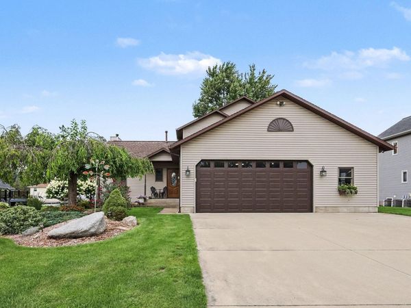 12776 Theris Drive, Wayland, MI 49348