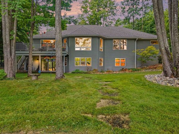 9712 Fawn Lake Drive, Stanwood, MI 49346