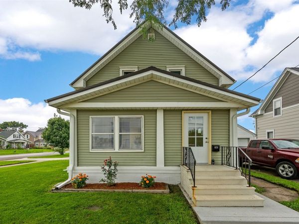 826 10th Ave , Cedar Rapids, IA 52404